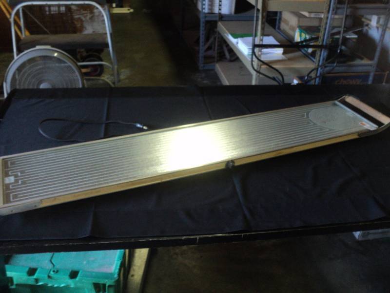 lot 10019 image: Salton Hotray, 9-12 x 53 with handles, powers on