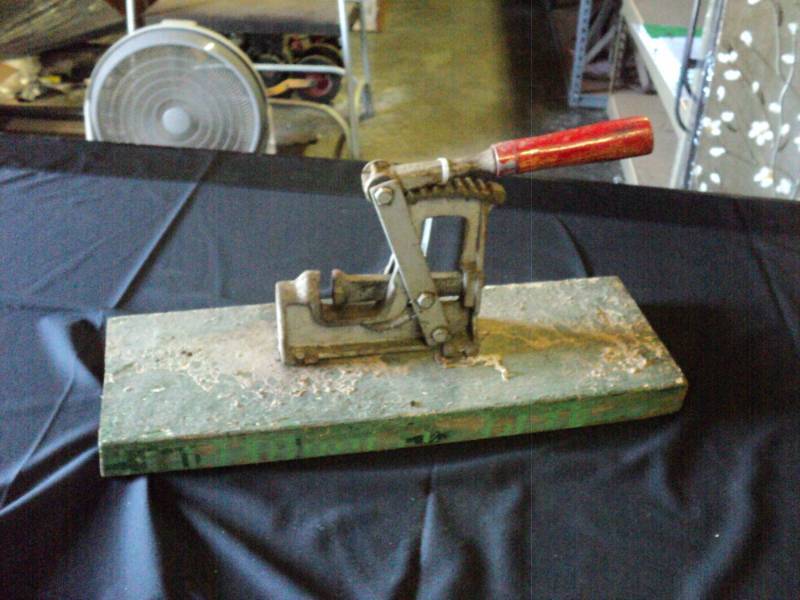 lot 10114 image: Mounted hand Press