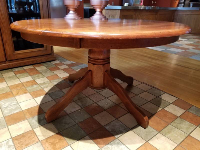 lot 6724 image: 54in Round Restaurant Table