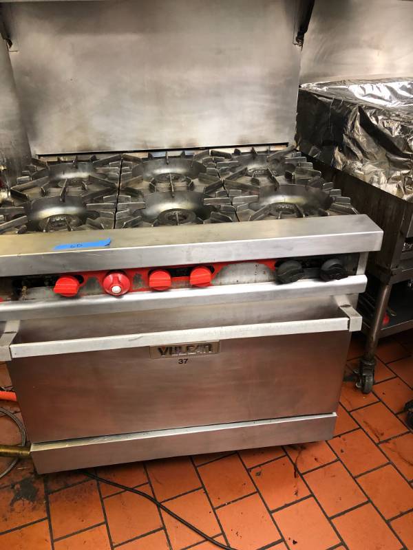 lot 6829 image: Vulcan 6 Burner Gas Stove