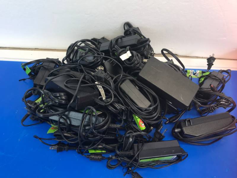 lot 3069 image: LOT OF POWER SUPPLIES