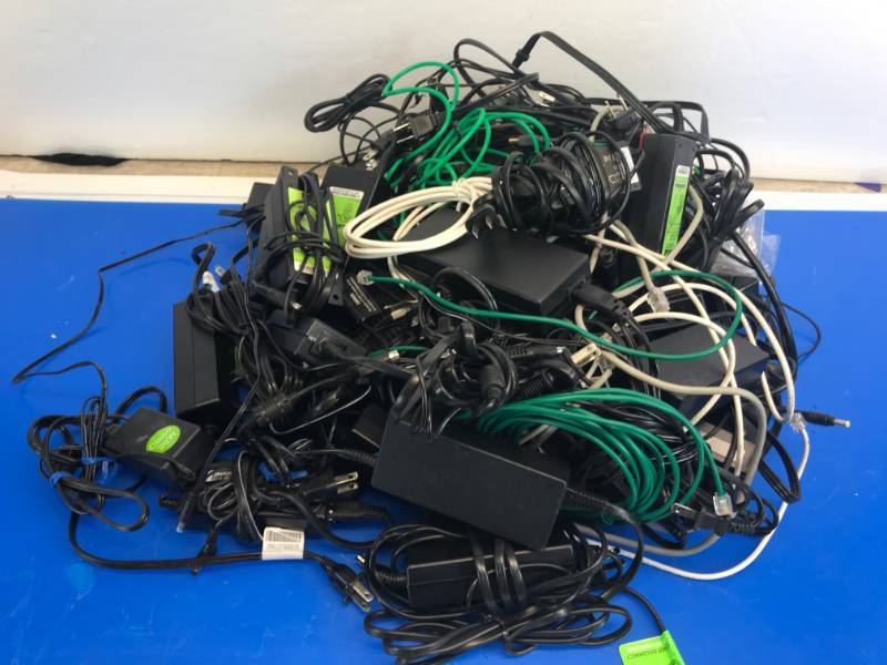 lot 3070 image: LOT OF POWER SUPPLIES