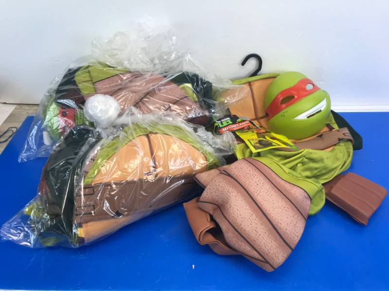 lot 3076 image: LOT OF NINJA TURTLE COSTUME