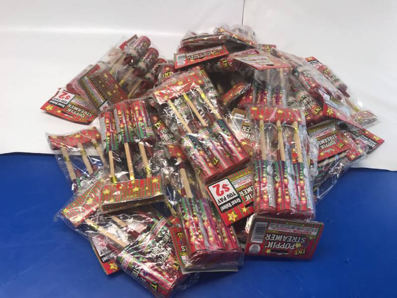 lot 3081 image: LOT OF POPPIN FIREWORKS