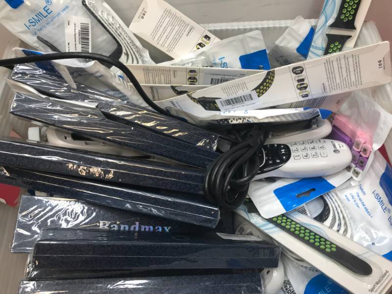 lot 3003 image: LOT OF MIX IPHONE BANDS AND ELECTRONICS