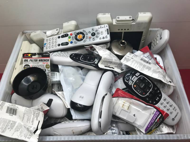 lot 3004 image: LOT OF MIX ELECTRONICS AND TOOLS