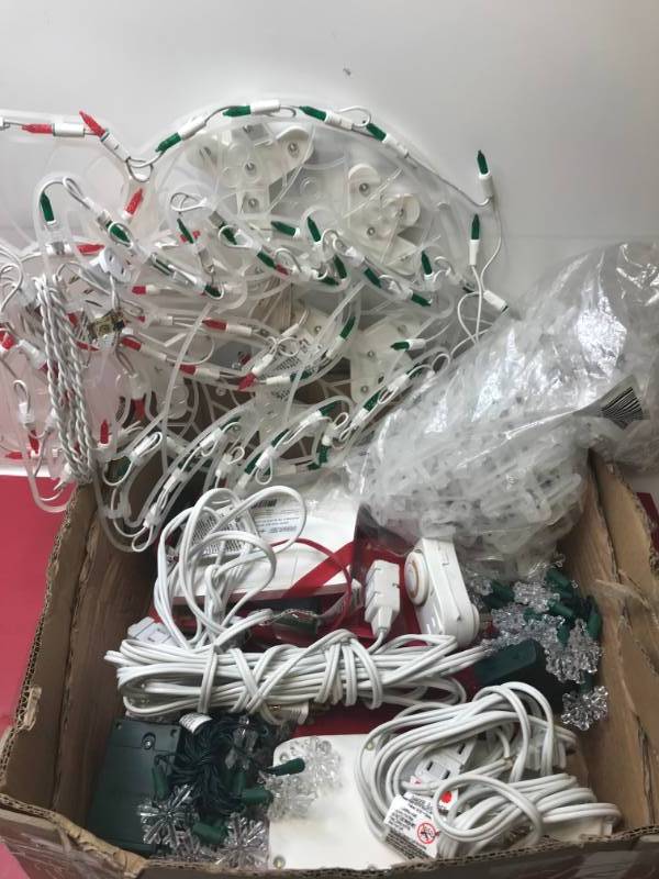lot 3009 image: LOT OF MIX CHRISTMASS ITEMS