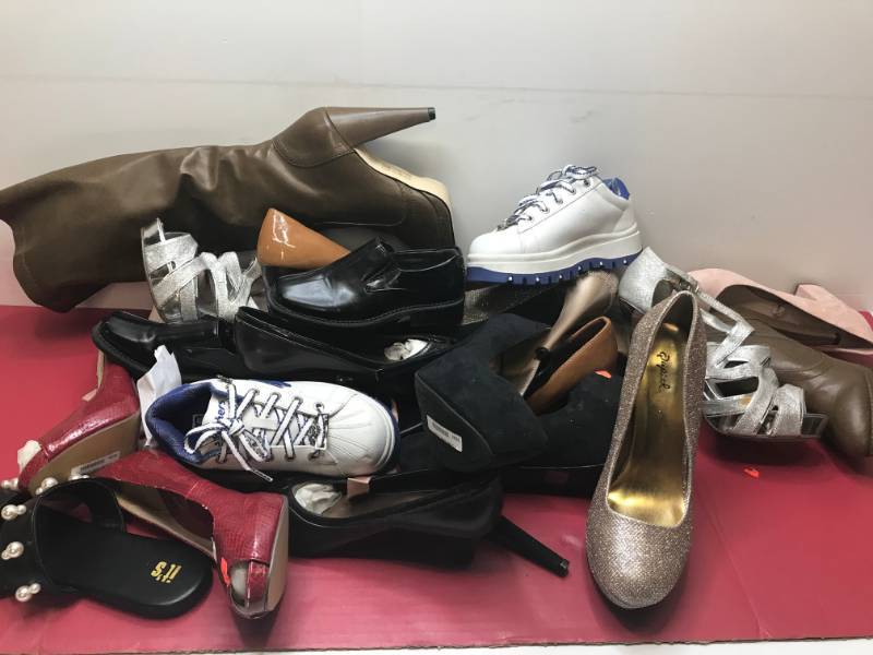 lot 3014 image: LOR OF MIX SHOES