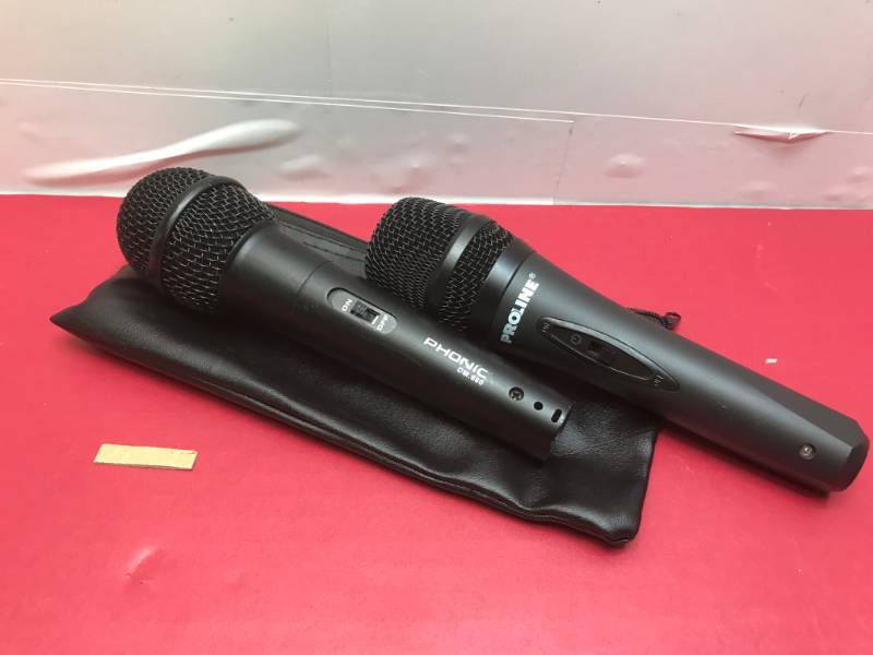 lot 3033 image: LOT OF 2 PROFESSIONAL MICROPHONES