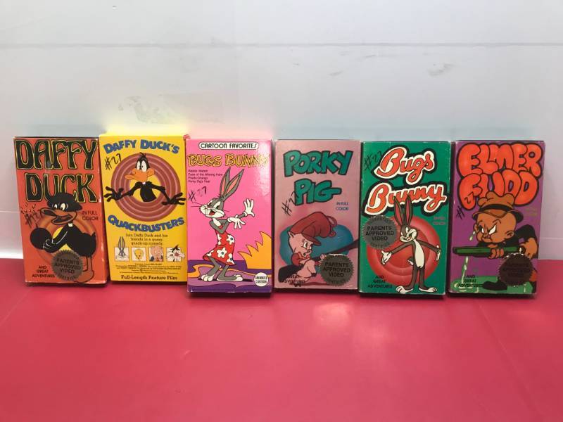 lot 3037 image: LOT OF VINTAGE WARNER BROTHERS CARTOONS