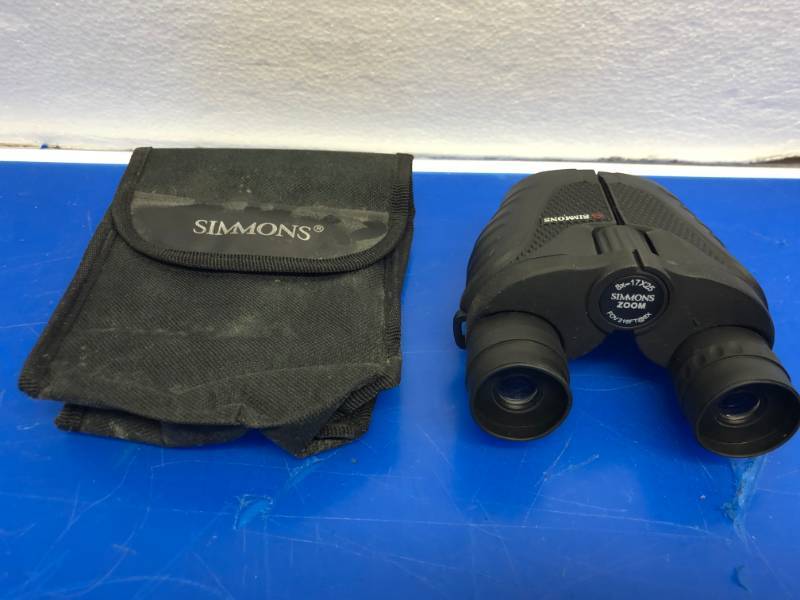 lot 3216 image: SIMMONS BINCULARS 8X-17X25