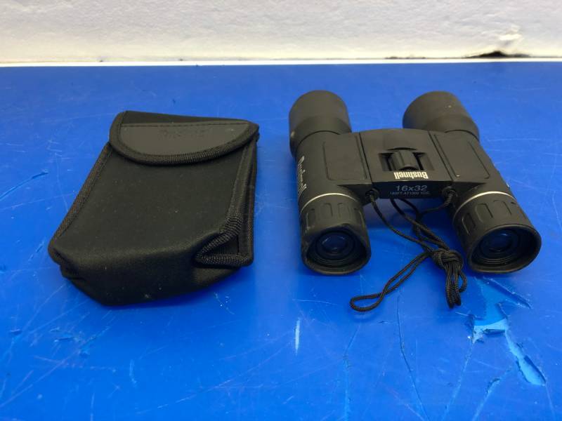 lot 3218 image: BUSHNELL 16X32 BINOCULARS