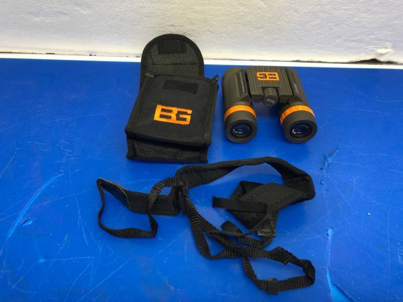 lot 3224 image: BG BUSHNELL 8X25 BINOCULARS