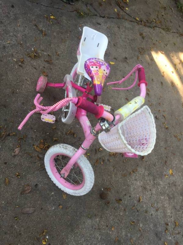 lot 1006 image: GIRLS BIKE
