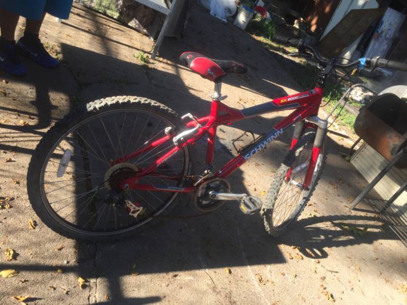 lot 1009 image: SCHWINN SX 2000 MOUNTIAN BIKE