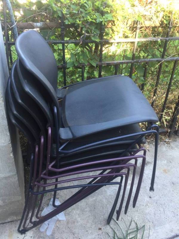lot 1019 image: LOT OF METAL CHAIRS