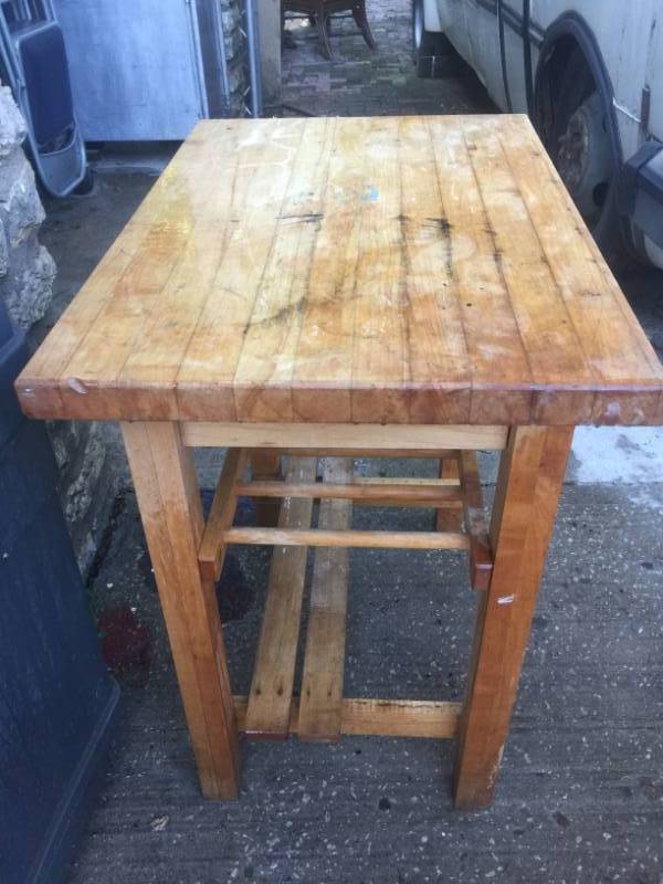 lot 1025 image: KITCHEN CUTTING TABLE