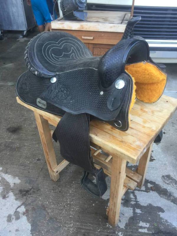 lot 1027 image: HORSE BLACK SADDLE