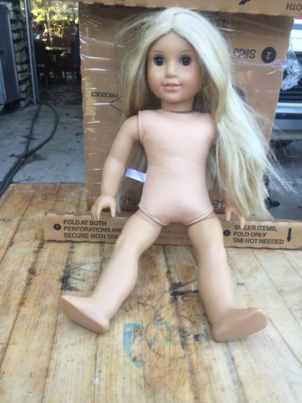 lot 1049 image: AMERICA GIRL DOLL