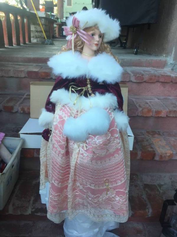 lot 1050 image: PORCELON DOLL
