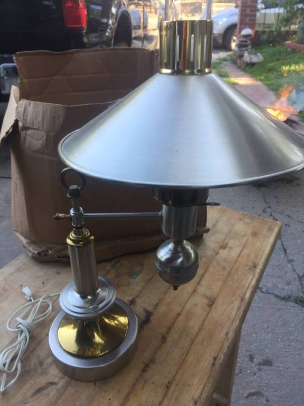 lot 1054 image: TABLE LAMP