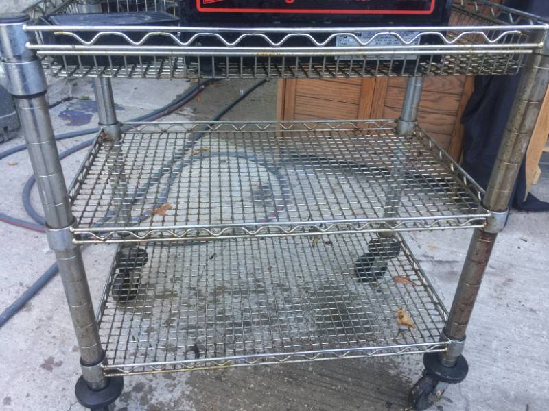 lot 1057 image: ROLLING METAL CART