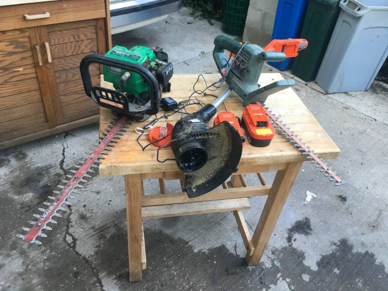 lot 1037 image: LOT OF TOOLS