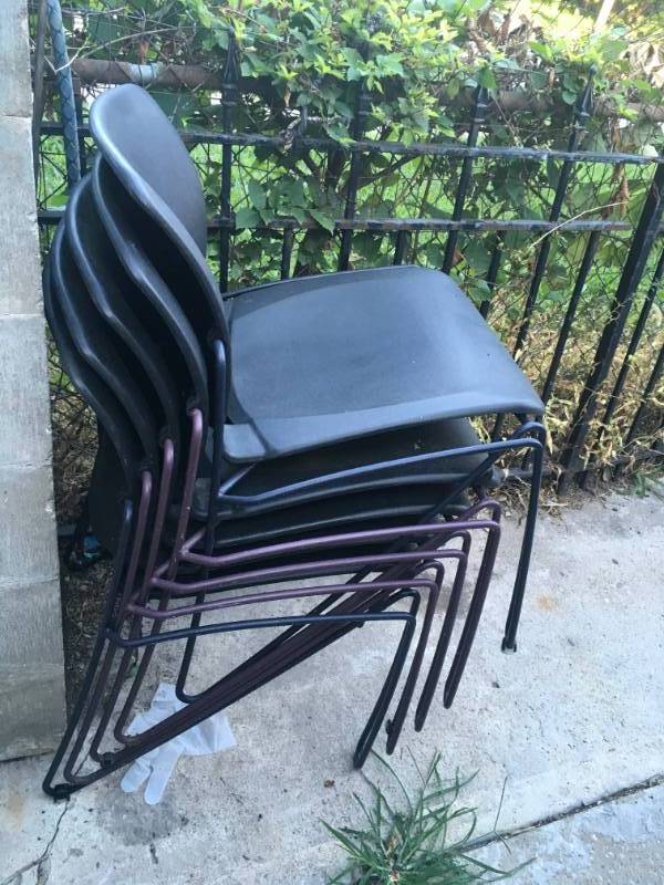 lot 1044 image: LOT OF METAL CHAIRS