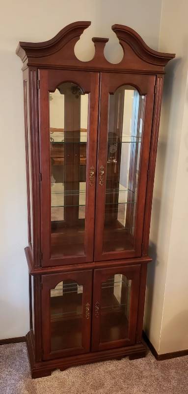 lot 1290 image: Dark Wood Lighted Curio
