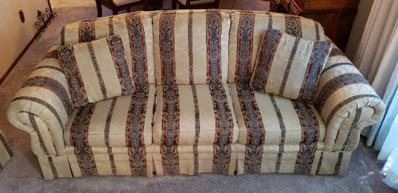 lot 1295 image: Broyhill 3 Cushion Sofa with 2 Throw Pillows