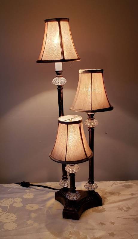 lot 1303 image: 3 Light Table Lamp