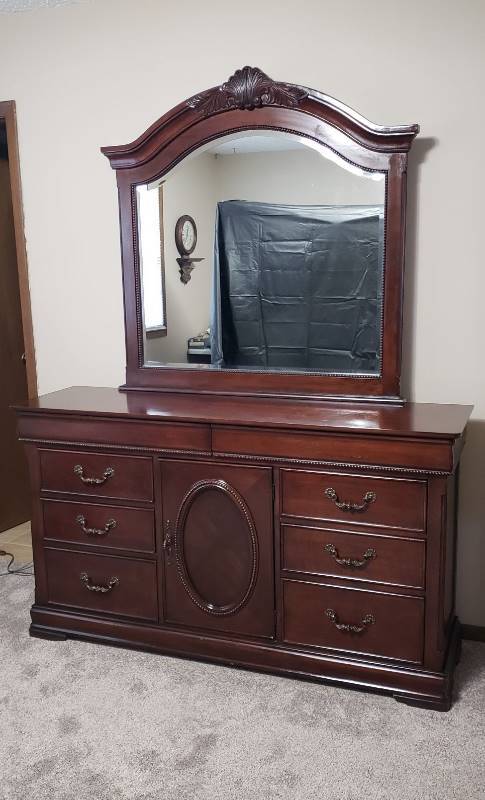 lot 1304 image: Davis Furniture Dark Wood 8 Drawer1 Cabinet Dresser with Framed Beveled Mirror