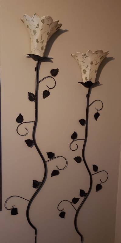 lot 1306 image: Pair of Metal Flower Wall Lamps