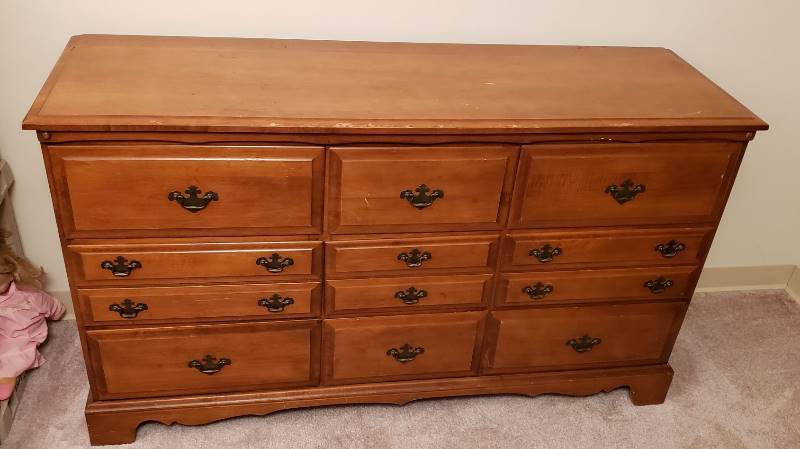 lot 1308 image: Early American 9 Drawer Dresser