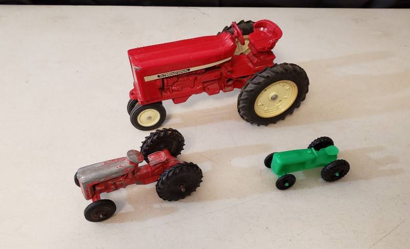 lot 1318 image: Lot of Toy Tractors - 2 Die Cast and 1 plastic
