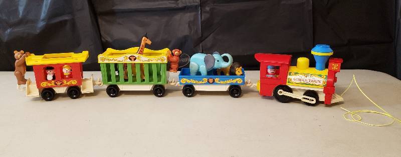 lot 1320 image: Vintage Fisher Price Circus Train #991 with 3 Little People and Numerous Animals