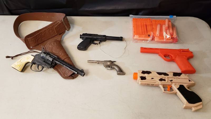 lot 1329 image: Lot of Toy Guns - Die Cast and Plastic with Plastic Holster