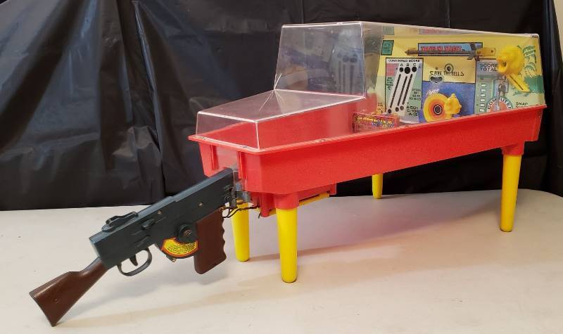 lot 1331 image: Vintage Marx Electro Shooting Gallery Game - needs batteries to operate