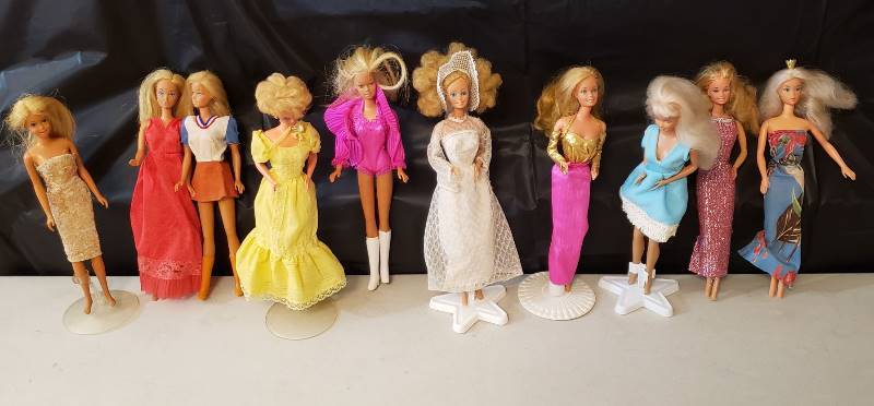 lot 1333 image: Lot of (10)Vintage Barbies - dated 1960s - most are 1966