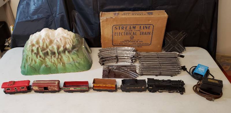 lot 1349 image: Vintage Louis Marx & Co. Stream Line Steam-type Electrical Train