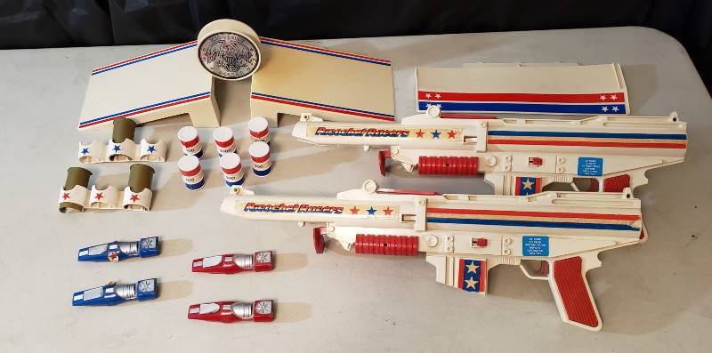 lot 1350 image: Vintage Ricochet Racers Game Toy