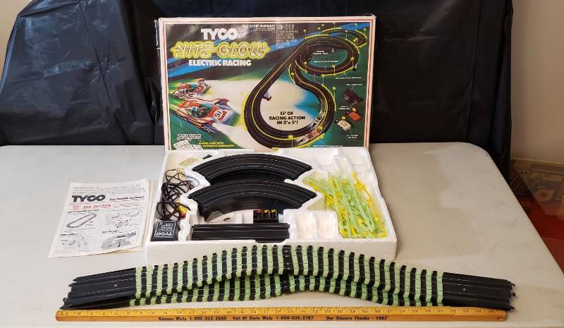 tyco nite glow race track