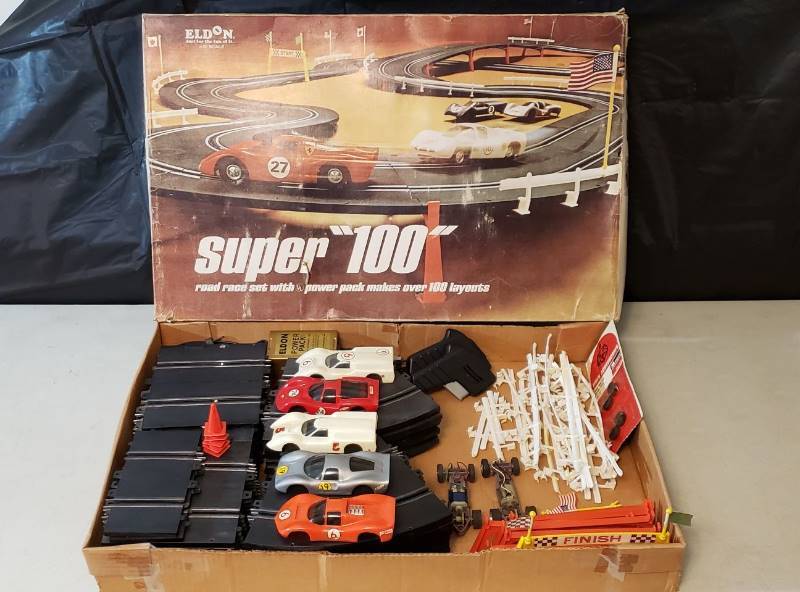 lot 1353 image: Vintage Eldon Super  100  Slot Car Racing Set with Box