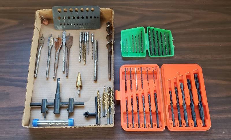 lot 1368 image: Lot of Drill Bits