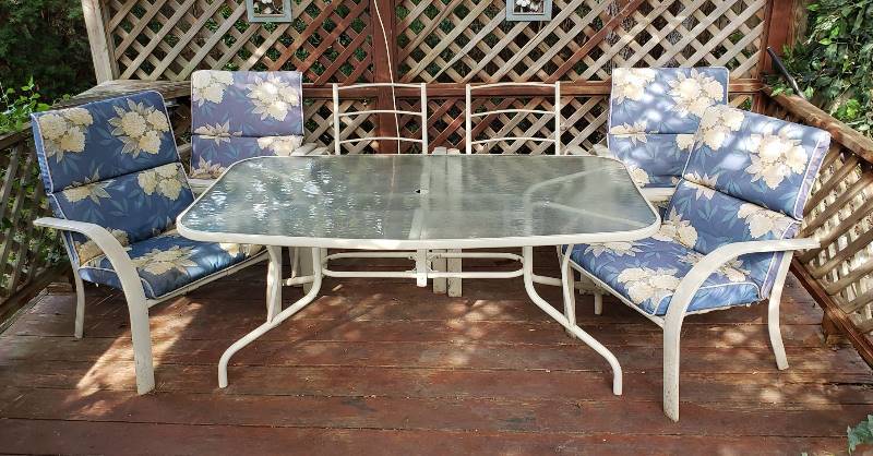 lot 1372 image: Patio Set - Glass top Table, 6 Chairs, and 4 Cushions