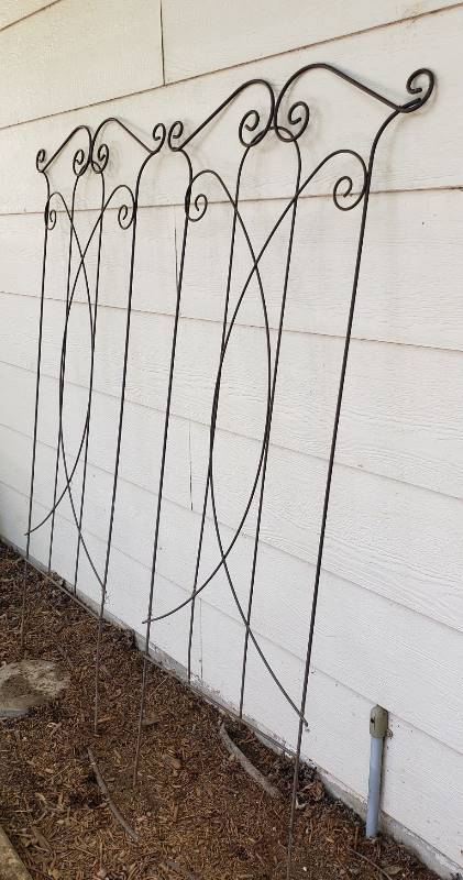 lot 1375 image: 2 Metal Trellis - 69  tall
