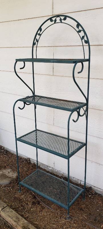 lot 1376 image: Metal 4 Shelf Bakers Rack - 25  x 12  x 67