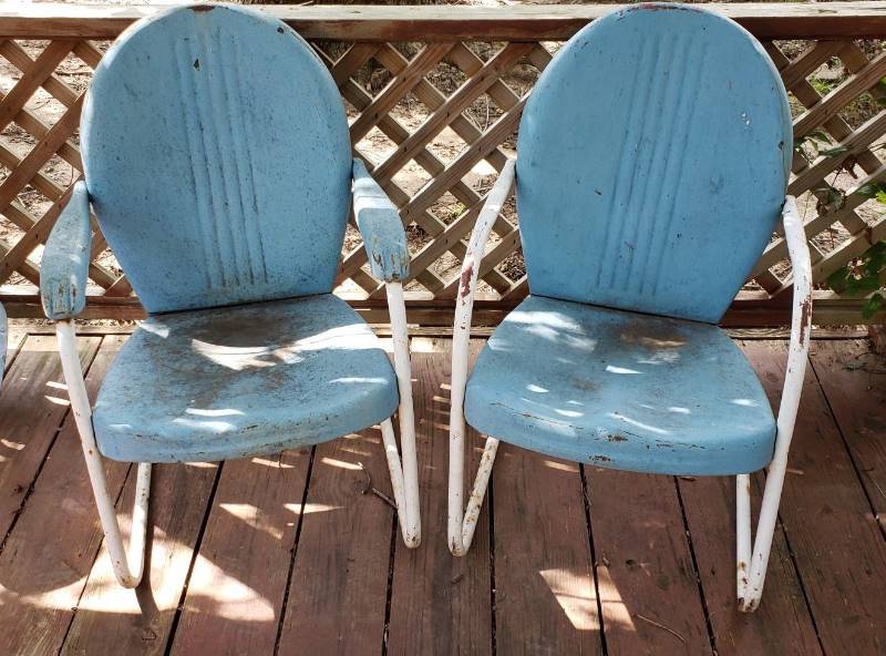 lot 1377 image: Pair of Blue Metal Lawn Chairs - one chair leg rusted causing it to lean - 24  x 22  x 35