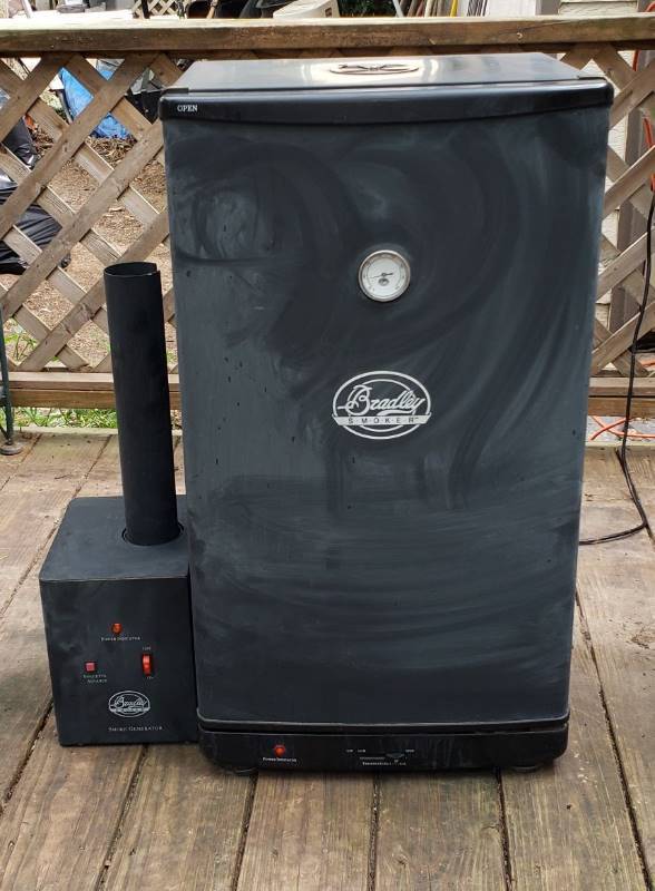 lot 1379 image: Bradley Electric Smoker - Model No. BSI 99001 - 24  X 14  X 31 - WORKS