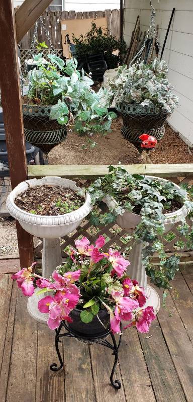 lot 1380 image: Lot of Outdoor Planters and StandsHooks
